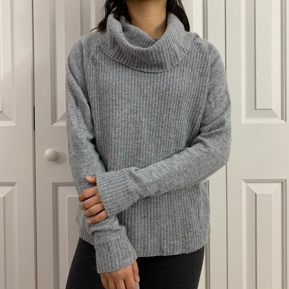 Wool Turtleneck - Picture 1 of 2